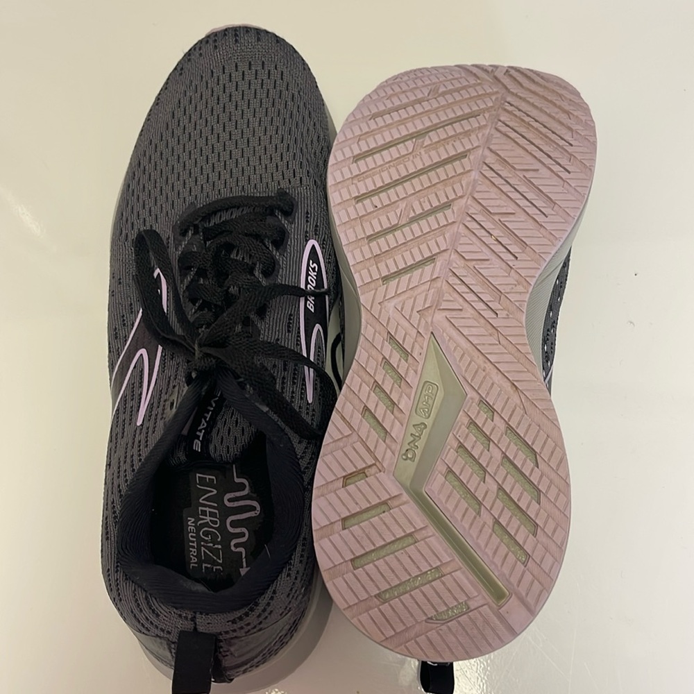 Brooks Levitate 5 women size 10